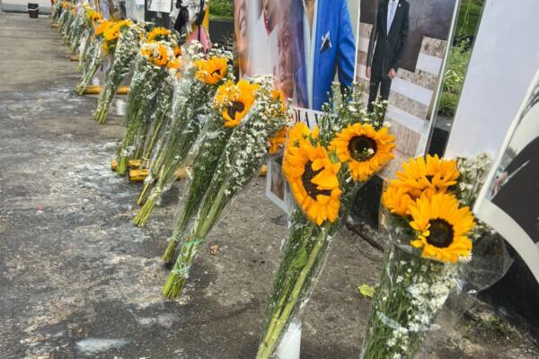 Alcaldía del DN coloca nuevas flores y renueva altar Jet Set