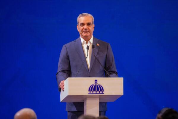 El presidente Luis Abinader logró reconocimientos, reuniones y acuerdos durante su viaje a Francia, Suiza y Brasil. Foto: Presidencia de la República