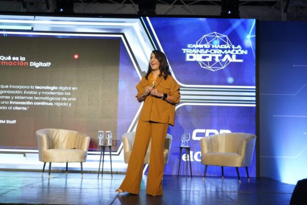 Lucía Guzmán, directora de Gestión y Desarrollo de Servicios Móviles de Claro Dominicana, destacó el impacto en la transformación digital / foto: Yovanny Corporán