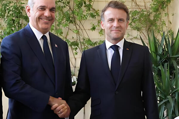 Macron propone financiar tren metropolitano y plan de transporte del GSD