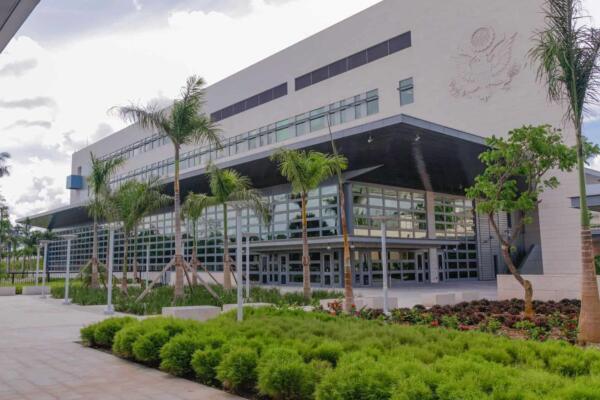 La Embajada de EEUU destacó la nueva Ley de Compras y Contrataciones, la cual promueve una contratación pública más transparente.