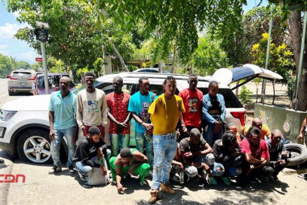 18 ciudadanos haitianos indocumentados en una yipeta, en el Distrito Municipal de Hatillo Palma, provincia Montecristi.
