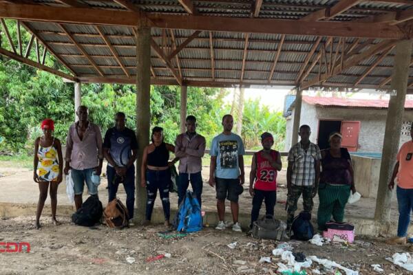 Haitianos indocumentados ocultos en lavadero de guineos