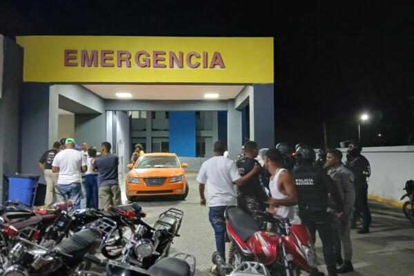 El joven herido responde al nombre de Derbin Javier Encarnación Feliz.