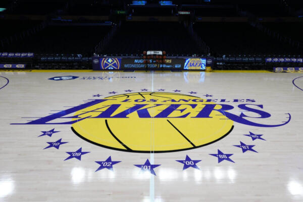 Venta histórica: los Lakers se valoran en $10 000 M y cambian de manos