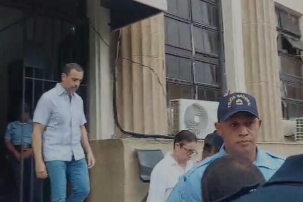 Maribel y Antonio Espaillat salen de la cárcel