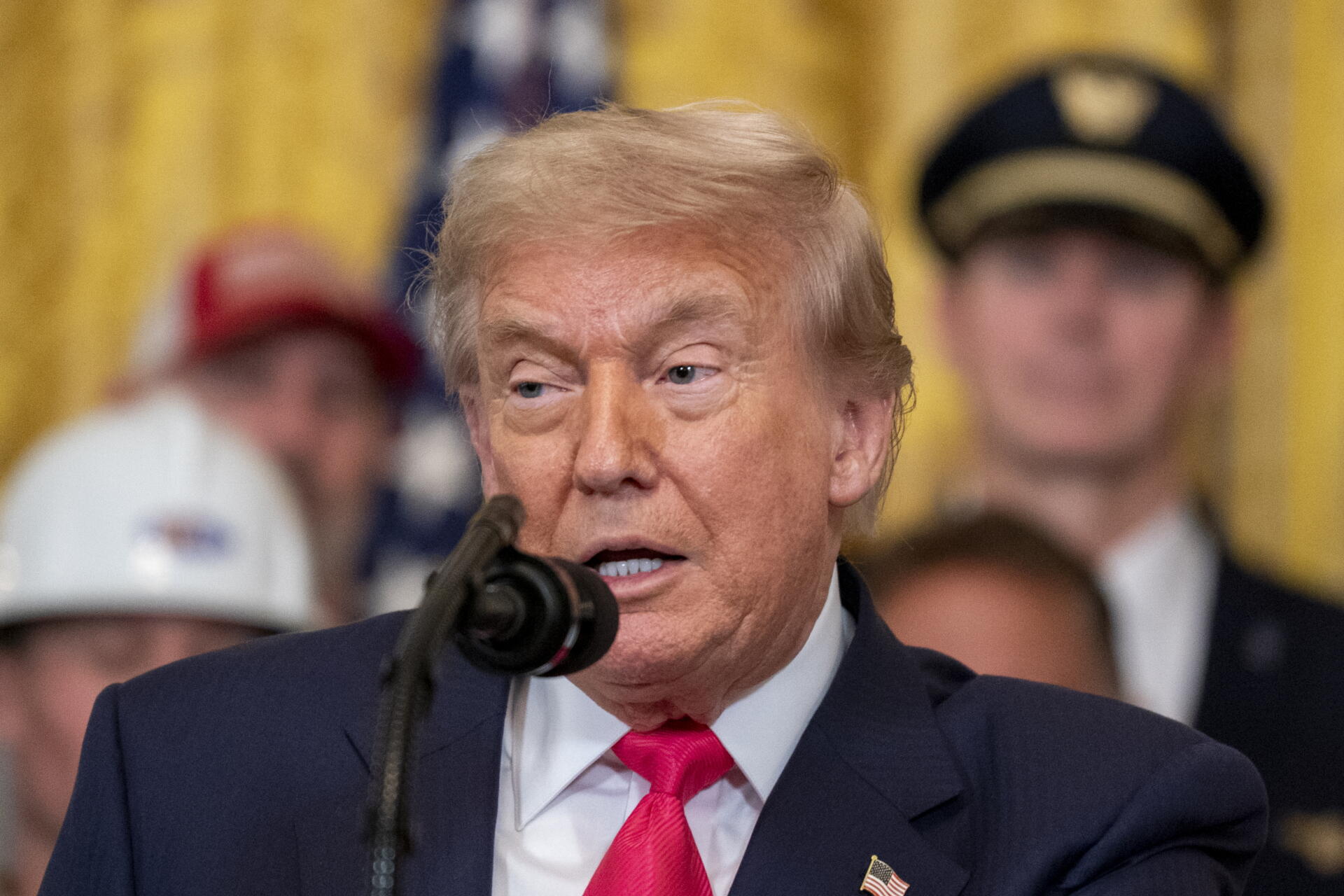 Trump demanda a Los Ángeles por las políticas de "ciudad santuario" de inmigrantes