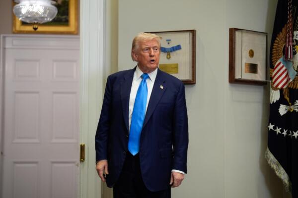 Trump anunció este jueves que mantendrán durante 90 días los aranceles actuales a los productos mexicanos. / Foto: EFE
