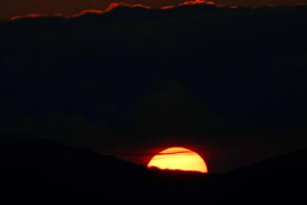 Fotografía de archivo de una puesta de sol. EFE/ Jesús Diges