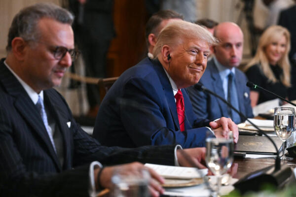 Donald Trump reveló este miércoles una serie de cartas con aranceles adicionales a las importaciones de seis países.
