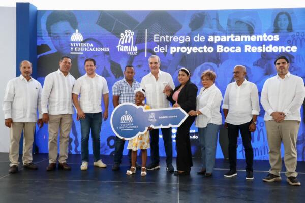 Abinader entregó este domingo 72 apartamentos del proyecto Boca Residence bajo el Plan Nacional de Viviendas en el municipio Boca Chica / foto: Presidencia RD