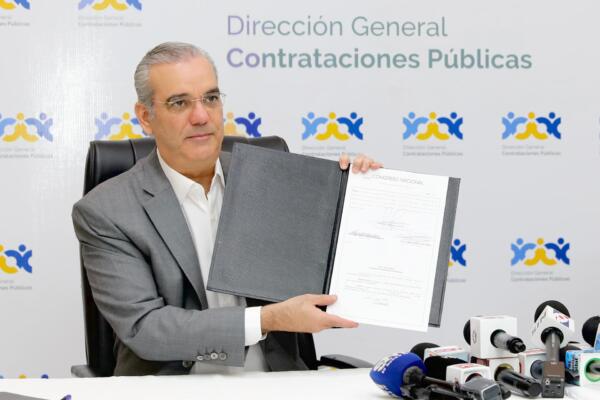 Abinader promulgó este lunes la nueva Ley 47-25 de Contrataciones Públicas, marcando un antes y un después.