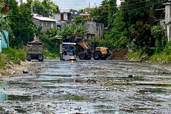 Municipio de Puerto Plata ejecuta plan de limpieza profunda en zonas de alto riesgo.
