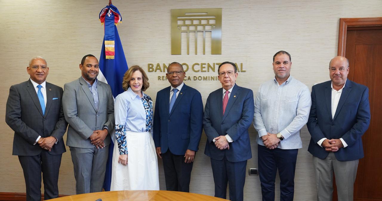 Valdez Albizu recibe directiva Codia para analizar economía dominicana y sus perspectivas