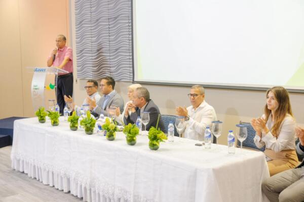 Durante la ceremonia, los directivos compartieron sus expectativas y expresaron su confianza en el talento y la pasión de los jugadores para seguir representando con orgullo a La Vega. 