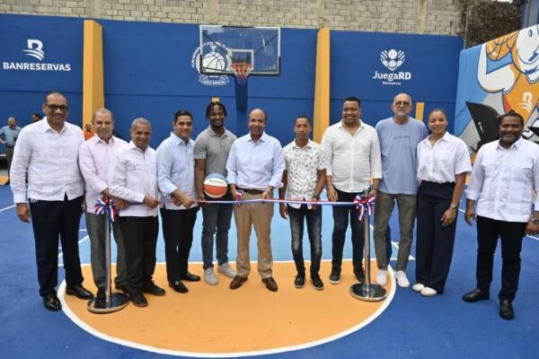 Con esta intervención, ya suman cinco instalaciones (cuatro canchas y un play) acondicionadas por el programa “Juega RD”. La próxima semana se entregarán dos canchas de baloncesto restauradas en Samaná.