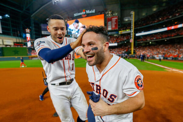 El 41er encuentro de cuatro hits en la carrera de Altuve terminó un mes en el que bateó para .363 (de 91-33) con siete dobles, cinco vuelacercas y 21 carreras impulsadas en 24 partidos. 