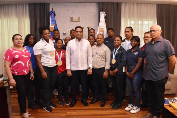 La selección de la República Dominicana estuvo integrada por 28 personas, compuesta por 12 atletas femeninas, 10 hombres y seis miembros del cuerpo técnico.