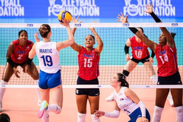 La representación de  Voleibol Femenina de Serbia obtuvo este jueves un triunfo tres sets por cero (25-13, 25-17 y 25-20) sobre la República Dominicana en la continuación del Campeonato Mundial U-19, correspondiente al Grupo B, del evento que organiza la Federación Internacional de Voleibol.