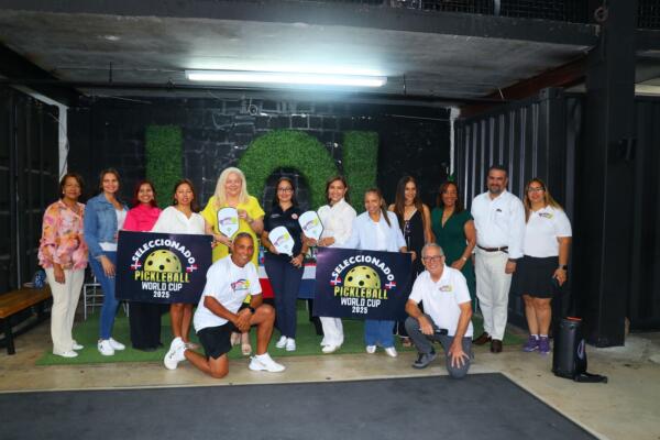  El presidente de la Federación Dominicana de Pickleball, licenciado Elvys Duarte, presentó a los dominicanos residentes en los Estados Unidos, que avanzaron a la Copa Mundial de la disciplina que será del 27 de octubre al 2 de noviembre en La Florida.