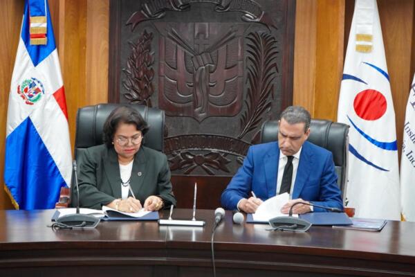 CCRD y FINJUS acuerdan cooperación para mejorar control externo y promover la rendición de cuentas.