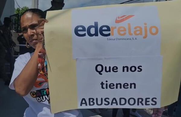 Los residentes de Duvergé viven con miedo por un cable de alta tensión. Exigen acción inmediata de Edesur para su seguridad. foto: fuente externa