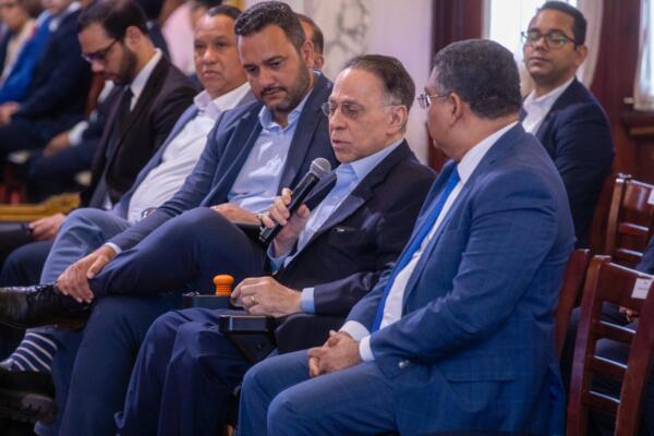 Celso Marranzini, al responder preguntas en LA Semana con la Prensa, afirmo que subsidios y pérdidas eléctricas explican déficit de US$1,700 millones en el sector. FOTO: fuente externa