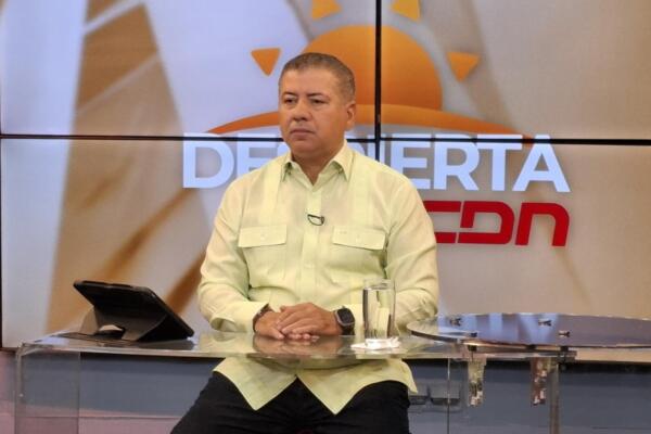 César Fernández, dirigente de la Fuerza del Pueblo / foto: Danny Polanco.