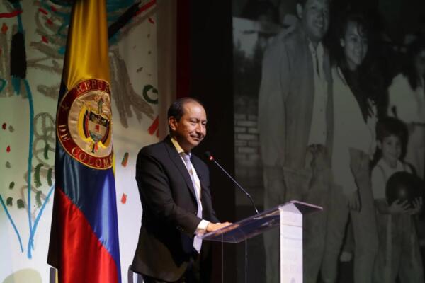 Director del diario El Tiempo de Colombia, Andrés Mompotes, habló en el acto en representación de la SIP.