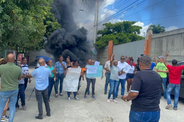 Vecinos del Primaveral piden intervención de Abinader ante contaminación en su sector.