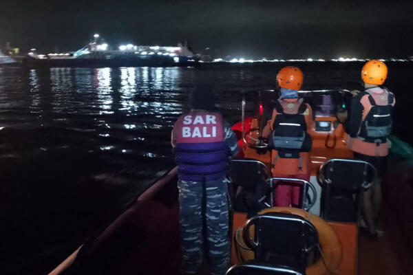 Cuatro muertos y varios desaparecidos tras naufragio de ferri cerca de la isla de Bali