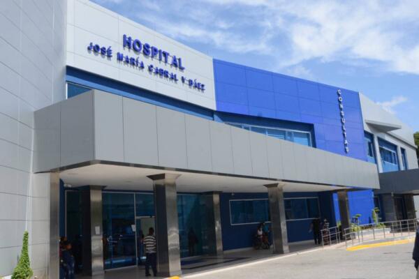 Dos personas adultas se encuentran internadas en el Hospital Regional Universitario José María Cabral y Báez, en Santiago. 