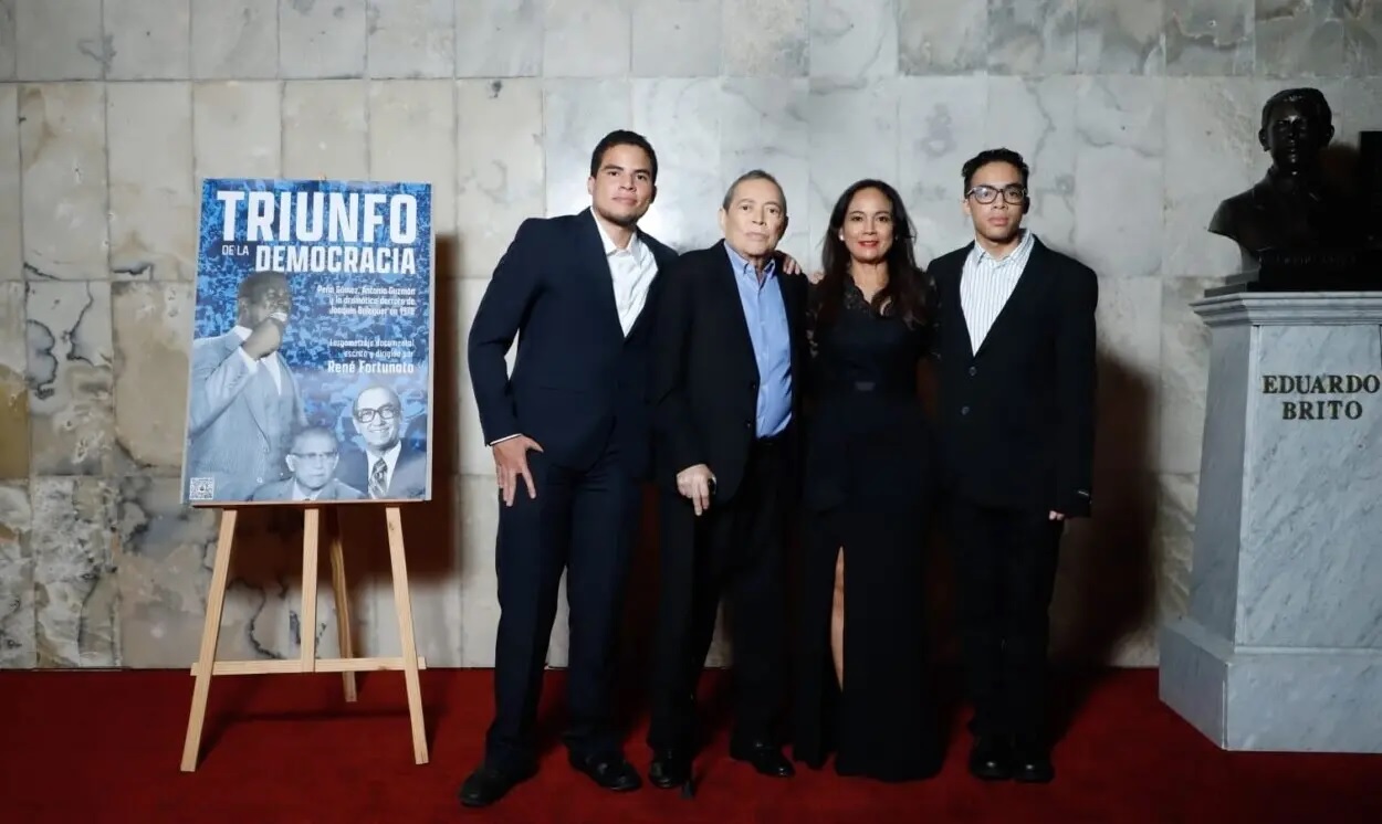 Documental de René Fortunato, El Triunfo de la Democracia, se estrena en premier en el Teatro Nacional