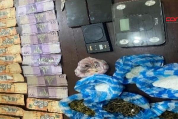 También ocuparon dos balanzas digitales, una tijera, dos celulares y RD$2,100 en efectivo, todo encontrado dentro de una funda para almohada.  Foto: Fuente externa 