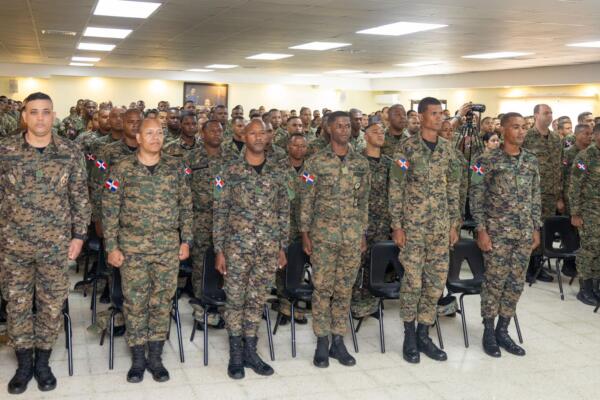 La ceremonia fue encabezada por el Ministro de Defensa, Teniente General Carlos Antonio Fernández Onofre / foto: fuente externa