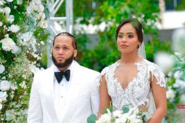 El reconocimiento masivo llegó en 2021, cuando El Alfa llenó el Palacio de los Deportes y celebró sus logros con una boda íntima en Santo Domingo, tras 17 años de relación. Foto: Fuente externa 