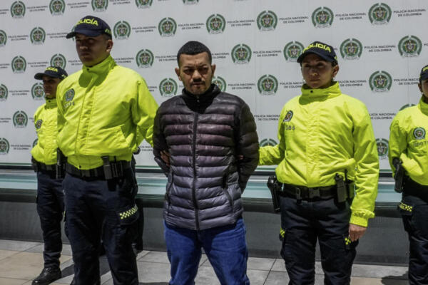 Policía colombiana muestra a José Arteaga Hernández 
