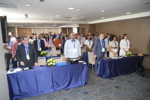 La Jornada de Artroplastia de Farmaconal reunió a expertos para discutir técnicas avanzadas en reemplazo articular de cadera.