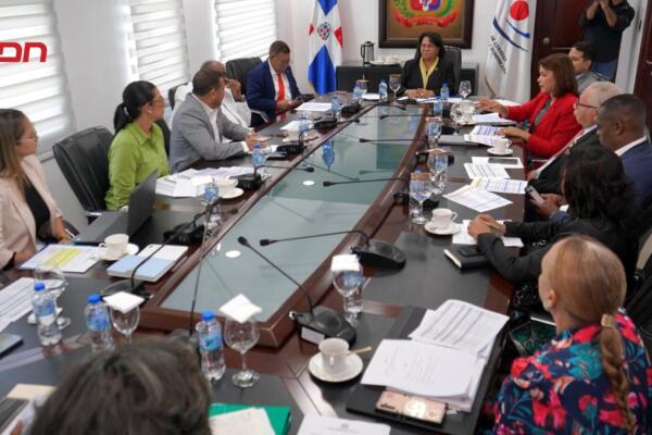 Directivos de la Federación Dominicana de Municipios (Fedomu) y de la Federación Dominicana de Distritos Municipales (Fedodim)