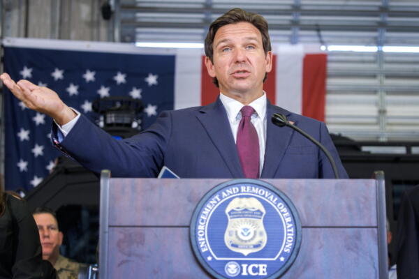 Foto de archivo del gobernador de Florida, Ron DeSantis. EFE/CRISTOBAL HERRERA-ULASHKEVICH