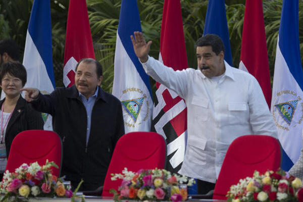 Ortega y Murillo exaltaron el legado de Simón Bolívar y Hugo Chávez.