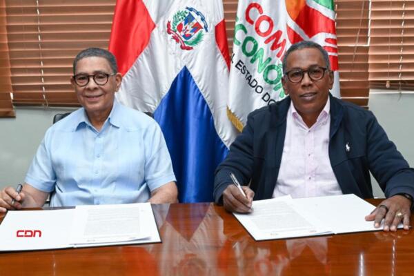 el director de CEED, Edgar Augusto Féliz Méndez, declaró que la firma del importante acuerdo se realiza por disposición del presidente de la República, Luis Abinader. Foto: Fuente externa 