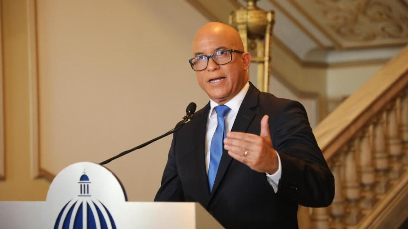 Homero Figueroa destaca avance del pasaporte dominicano en ranking internacional (1)