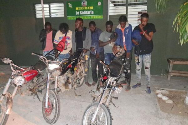 Ejército detiene a siete indocumentados en Monte Cristi.