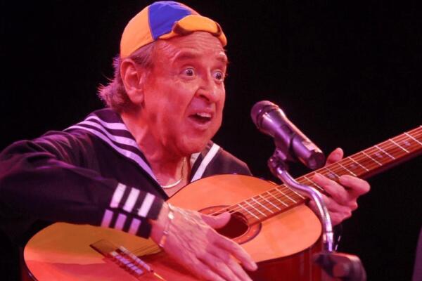 Kiko durante su actuación en Peru
 
