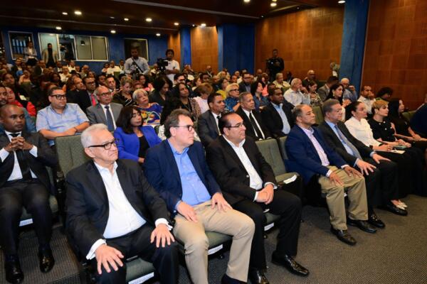 Leonel Fernández lidera panel sobre proyecto de Ley de Libertad de Expresión.