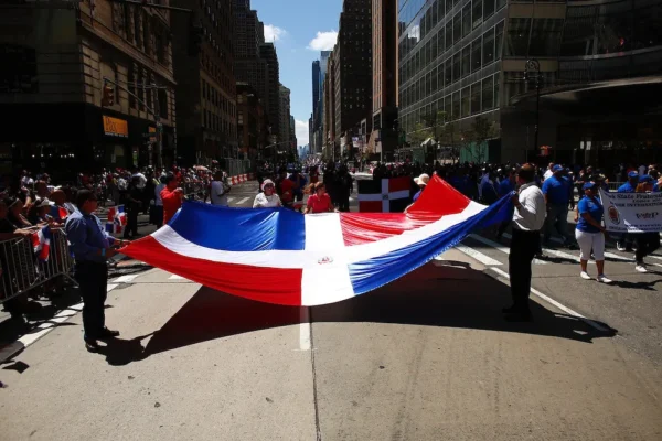 Más de la mitad de los dominicanos en el exterior son menores de 34 años