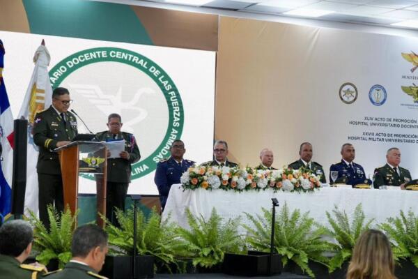 Ministerio de Defensa gradúa 192 nuevos médicos especialistas en hospitales militares universitarios