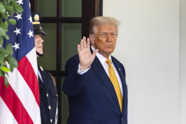 Fotografía de archivo del presidente Donald Trump. EFE/JIM LO SCALZO