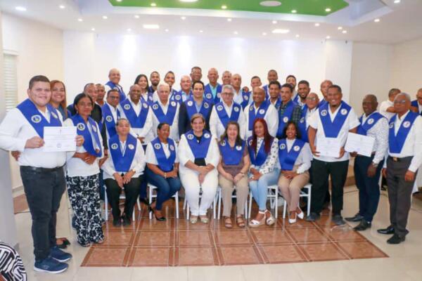 En la actividad de formación recibieron certificado de participación unos 120 dirigentes y líderes políticos de Hato Mayor.